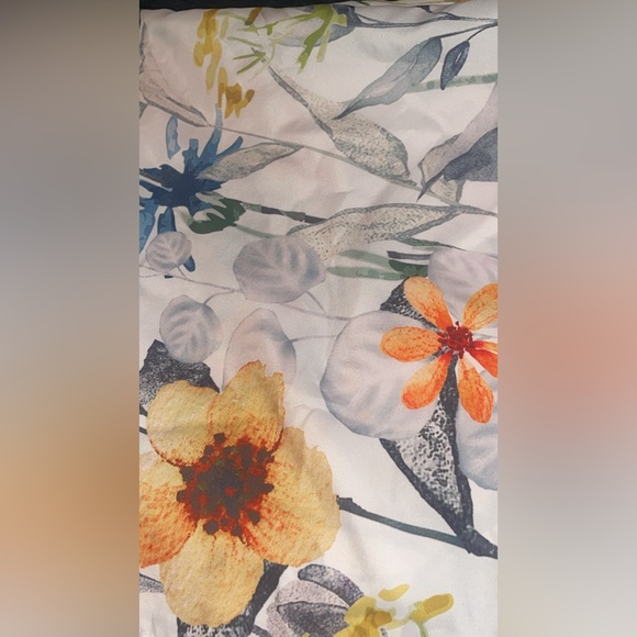 LIVILAN Floral Shower Curtain – Colorful Watercolor Wildflower Fabric 72” x 72” - Picture 7 of 8